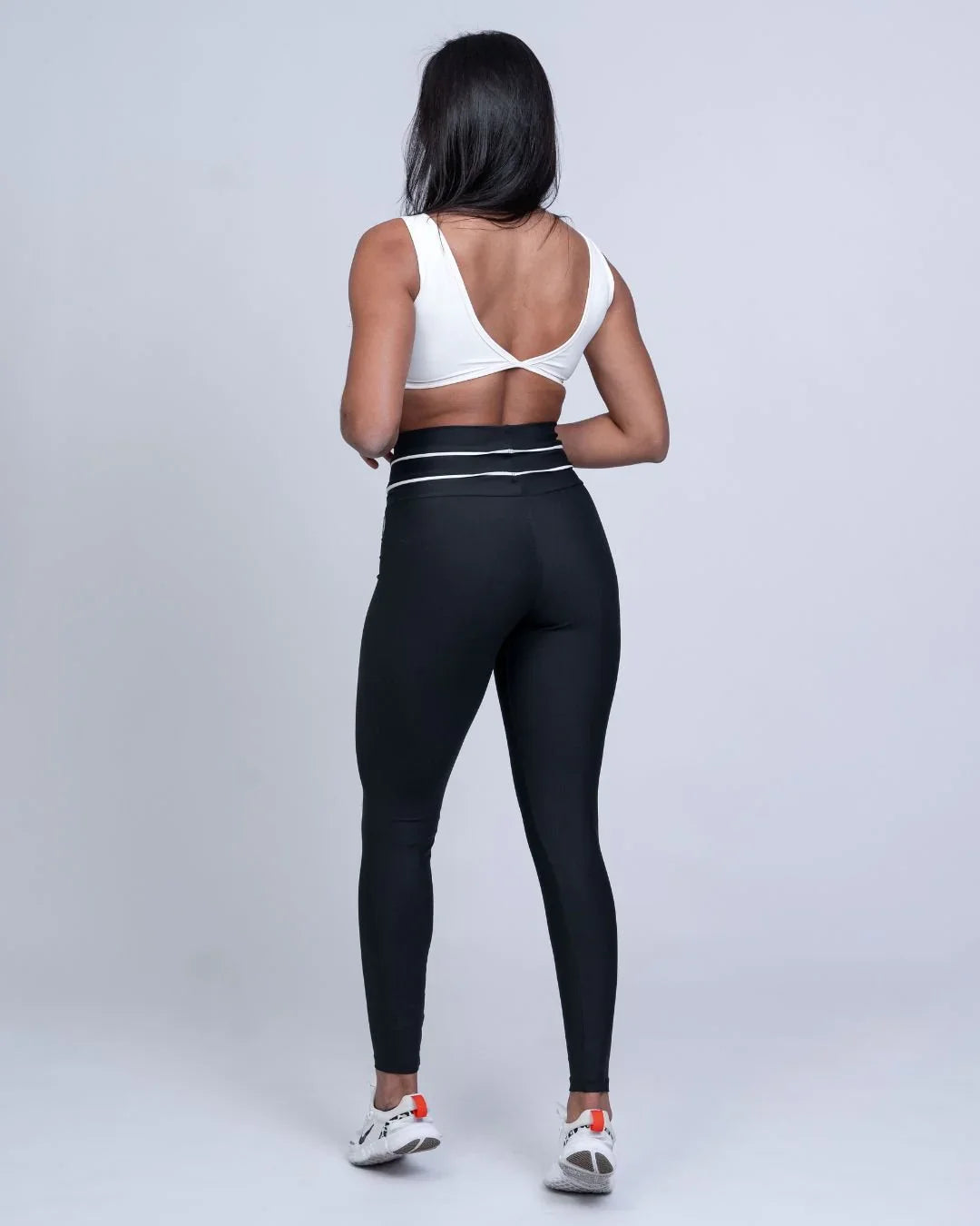 Top Fitness Basic Offwhite com compressão - Maré Maria moda fitness