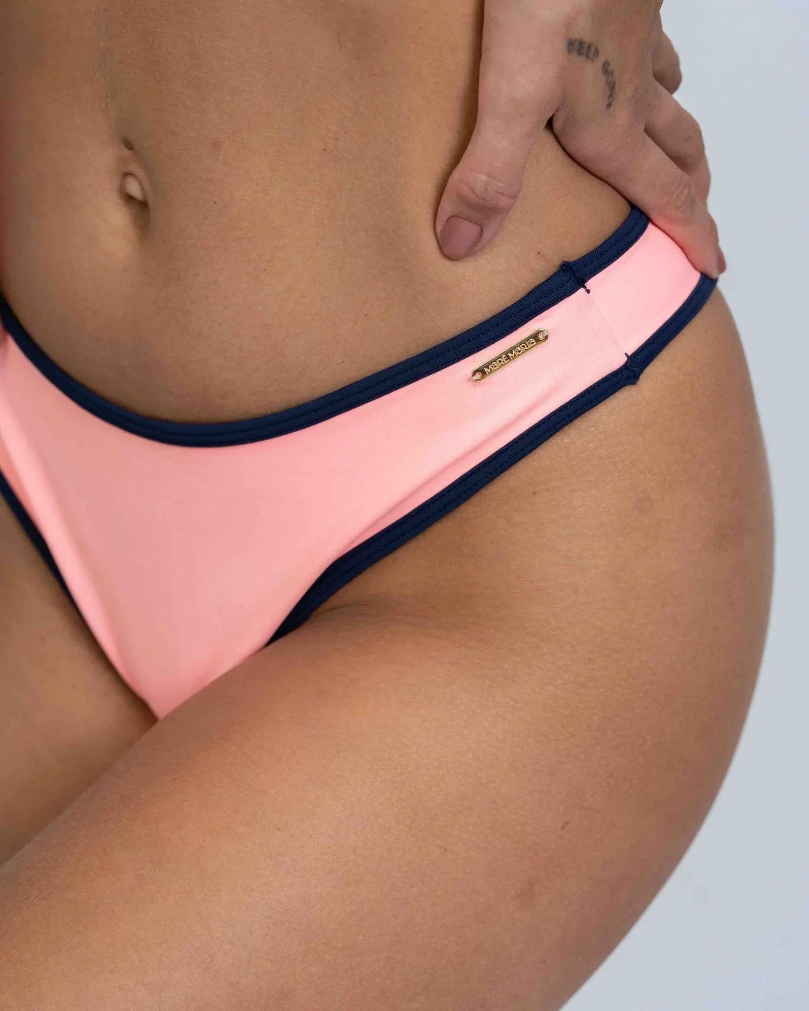 Calcinha Asa Delta Duo Coral com Azul Marinho - Maré Maria moda fitness