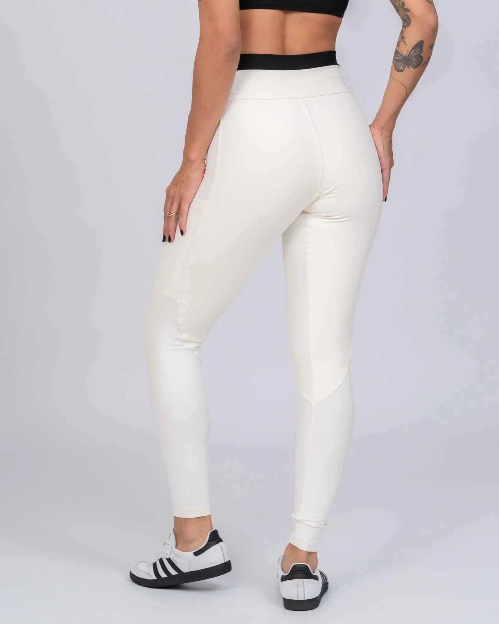 Calça Classic Duo Off White com Super Black compressão com bolso - Maré Maria moda fitness