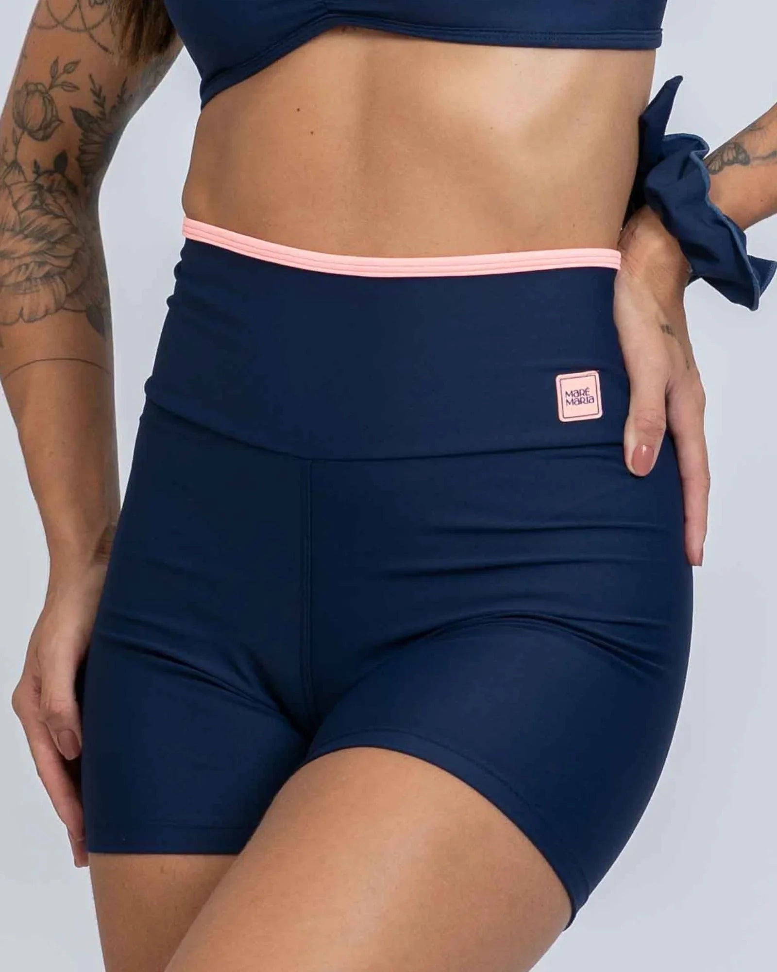 Short Fitness Line Azul Marinho com Coral - Maré Maria moda fitness