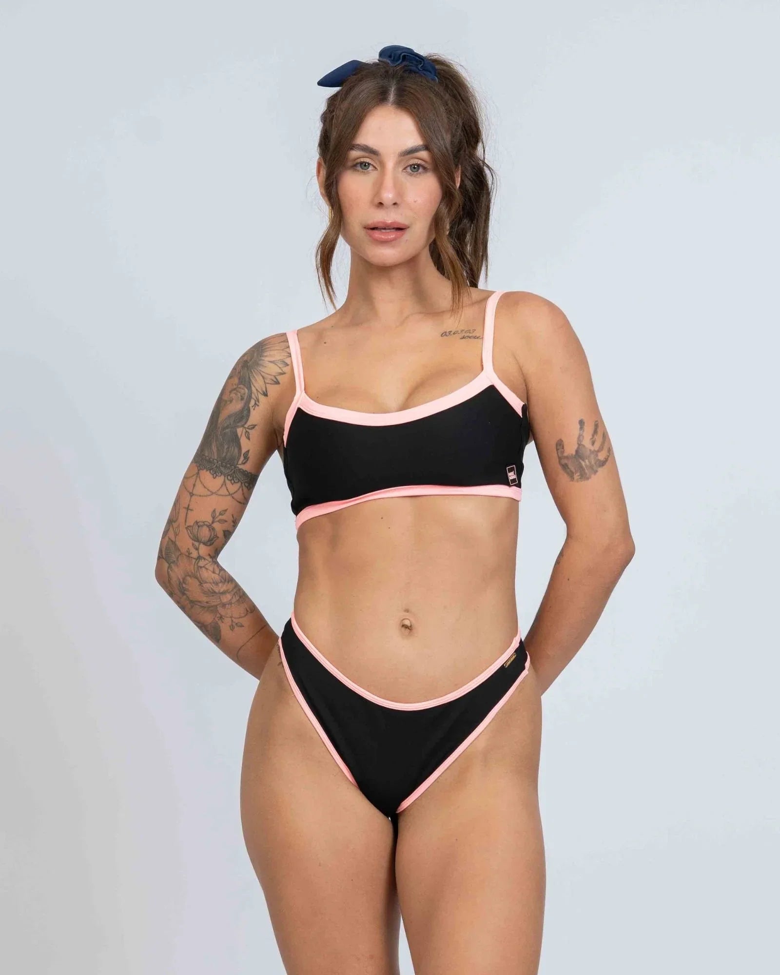 Calcinha Asa Delta Duo Super Black com Coral - Maré Maria moda fitness