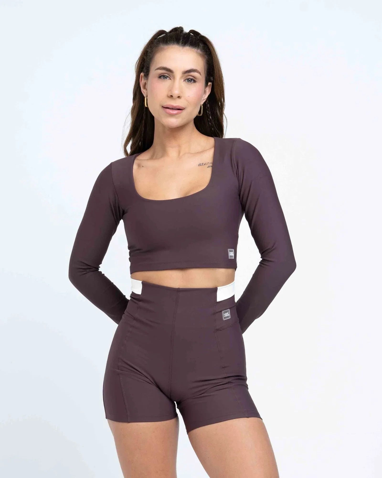 Short Classic Duo Marrom Ébano com Off White compressão sem empina bumbum - Maré Maria moda fitness