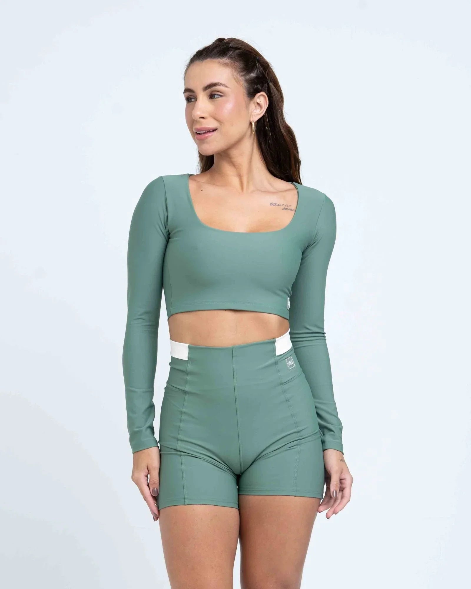 Top Fitness Classic Manga Longa Verde Eucalipto - Maré Maria moda fitness