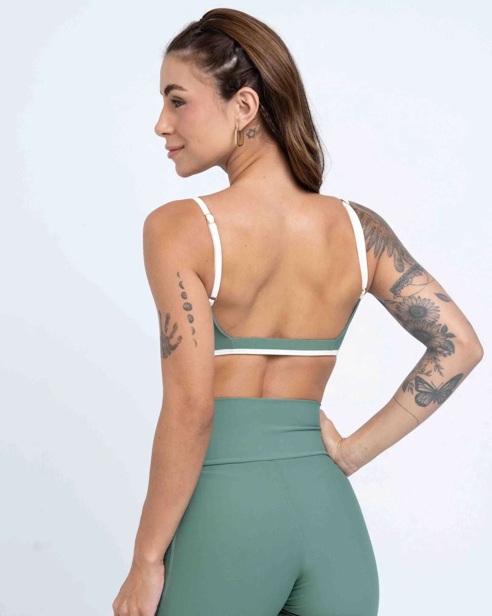 Top Fitness Fresh Duo Verde Eucalipto com Off White - Maré Maria moda fitness