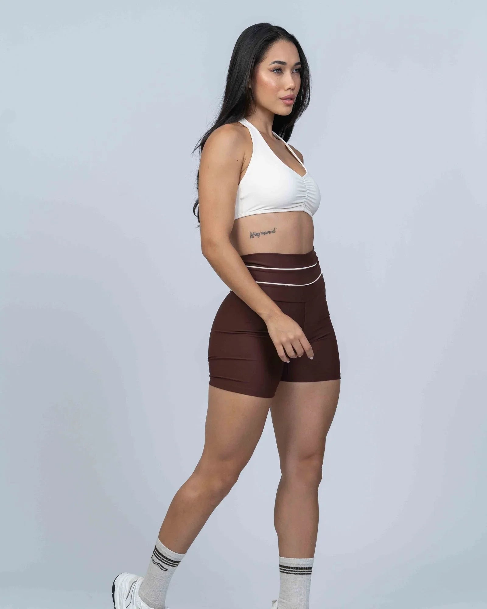 Short Corrida Chocolate Dark compressão com Vivo Off S/empina - Maré Maria moda fitness
