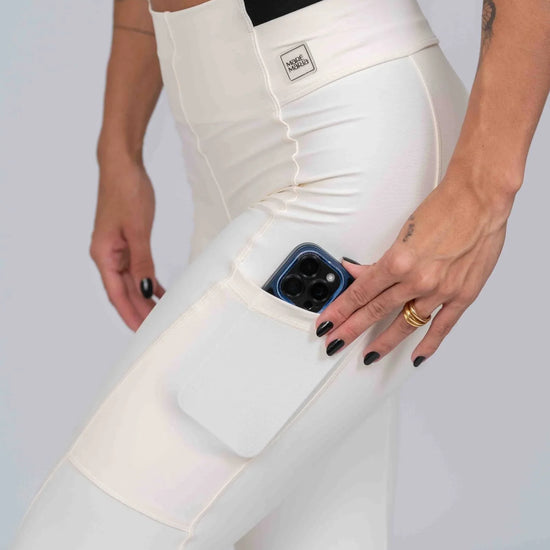 Calça Classic Duo Off White com Super Black compressão com bolso - Maré Maria moda fitness