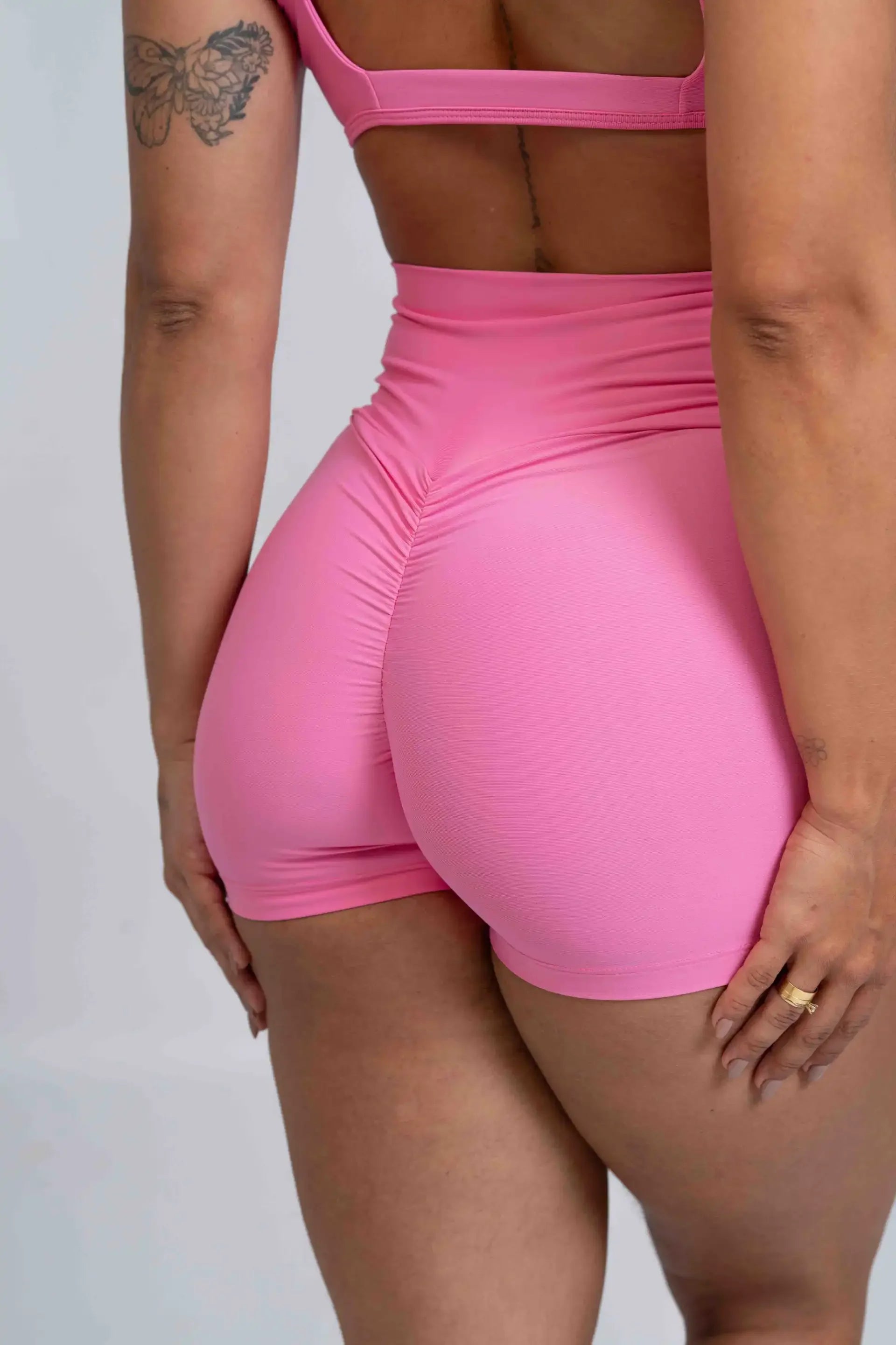 Short Fitness Slim Rosa Malibu com empina - Maré Maria moda fitness
