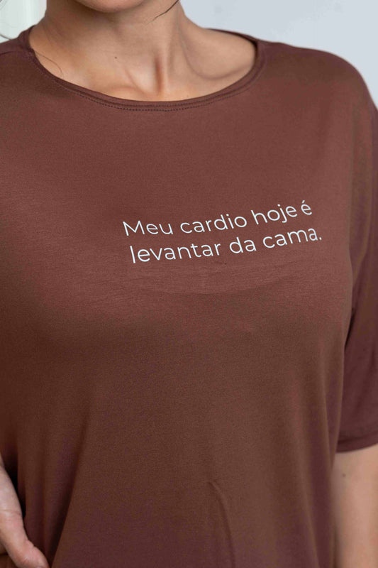 Blusão Fitness Oversized 'Meu Cárdio Hoje É Levantar Da Cama' Marrom