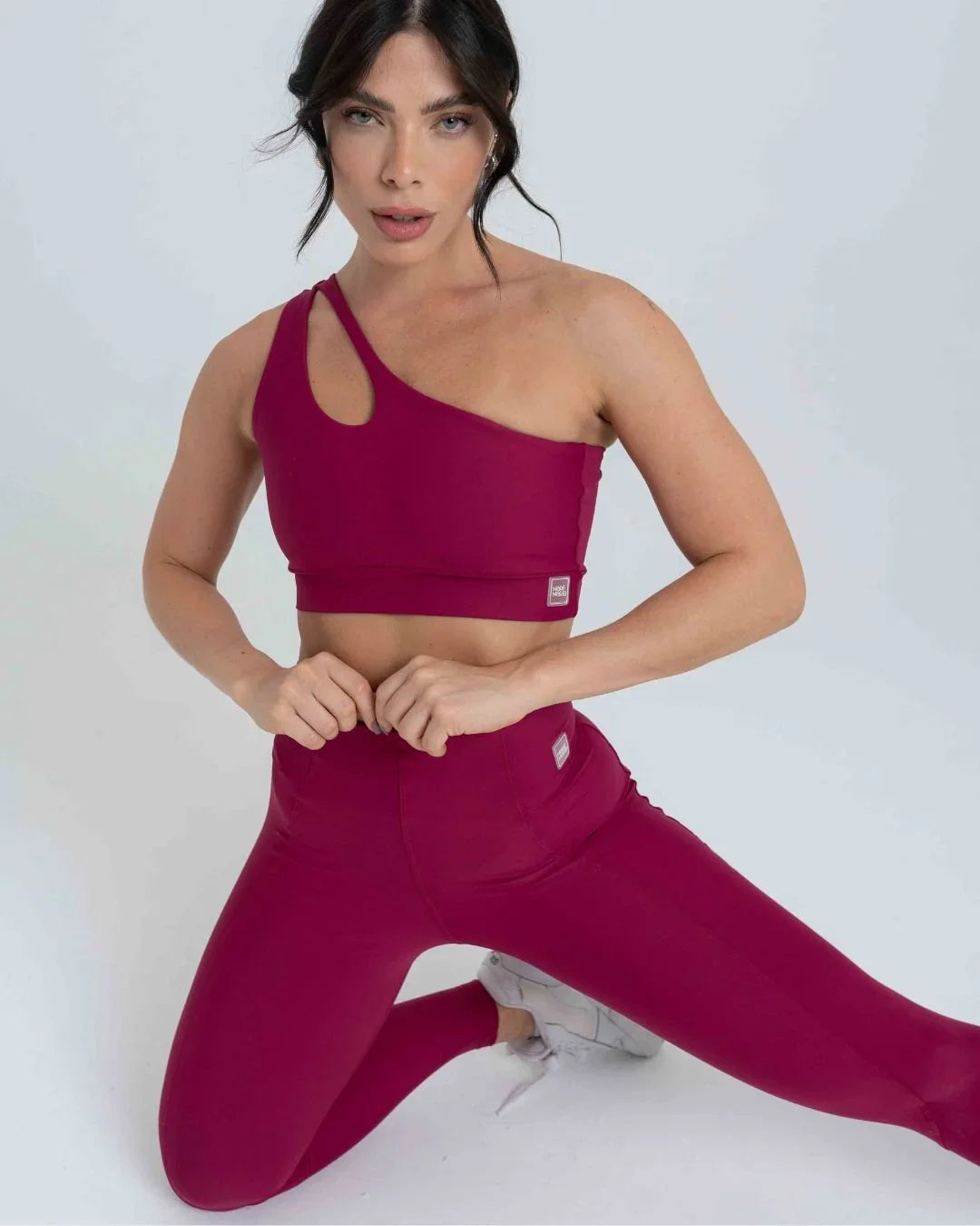 Top Fitness Avenue Rouge assimétrico - Maré Maria moda fitness