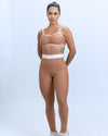 Calça Fitness Duo Mocha Mousse com Off White c/ empina