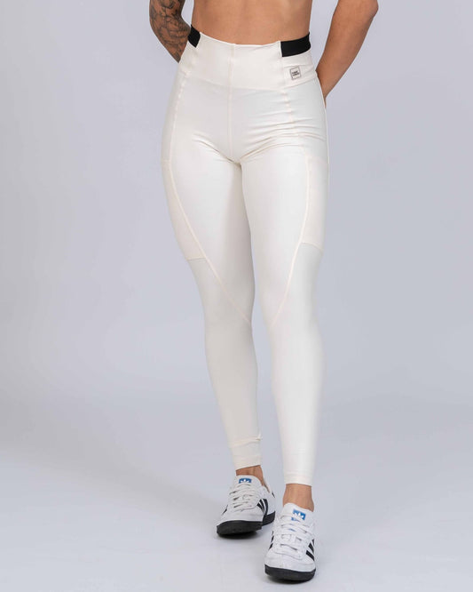 Calça Classic Duo Off White com Super Black compressão com bolso