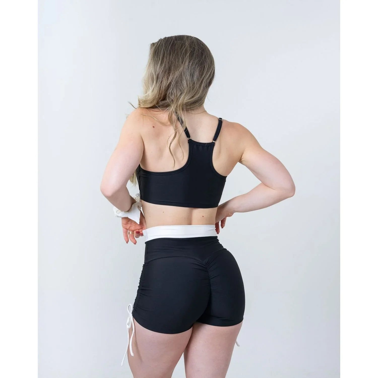 Short fitness Smile Duo Super Black com Off White - Maré Maria moda fitness