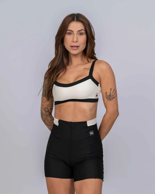 Short Fitness Classic Duo Super Black com Off White com compressão sem empina bumbum - Maré Maria moda fitness