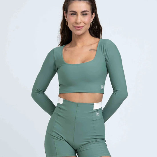 Short Classic Duo Verde Eucalipto com Off White compressão - Maré Maria moda fitness