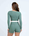 Short Classic Duo Verde Eucalipto com Off White compressão - Maré Maria moda fitness