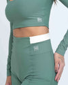 Short Classic Duo Verde Eucalipto com Off White compressão - Maré Maria moda fitness