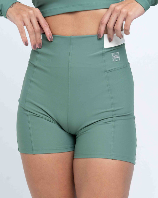 Short Classic Duo Verde Eucalipto com OffWhite compressão