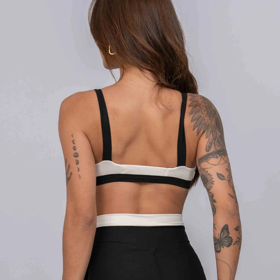 Top Fitness Flow Duo Off White com Super Black - Maré Maria moda fitness