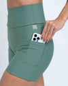 Short Fitness Bike Verde Eucalipto sem costura frontal