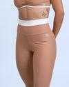 Calça Fitness Duo Mocha Mousse com Off White c/ empina