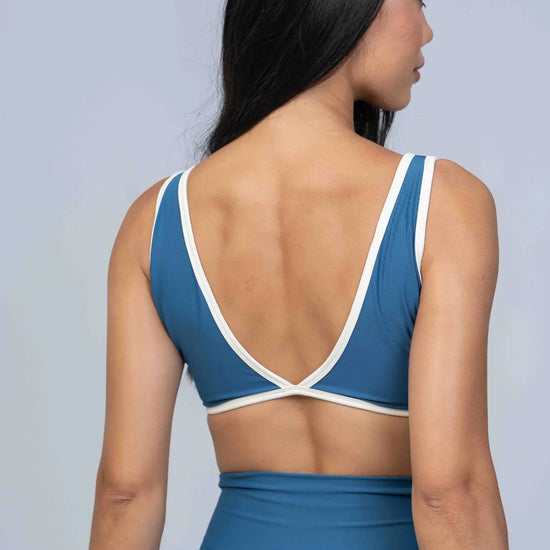 Top Basic Azul Sereia com Viés Off White compressão - Maré Maria moda fitness