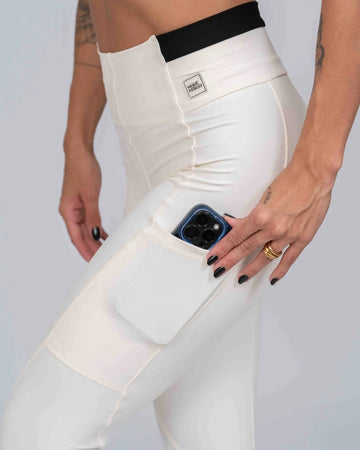 Calça Classic Duo Off White com Super Black compressão com bolso - Maré Maria moda fitness