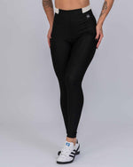 Calça Classic Duo Super Black com Off White Compressão com bolso