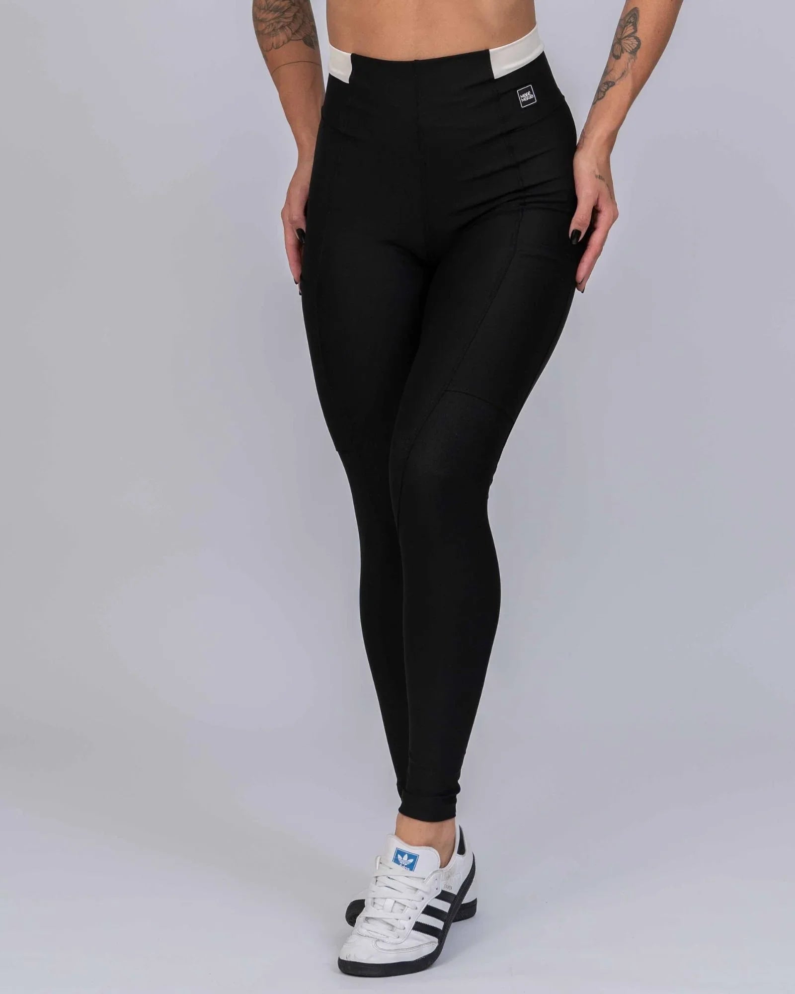 Calça Classic Duo Super Black com Off White Compressão com bolso - Maré Maria moda fitness