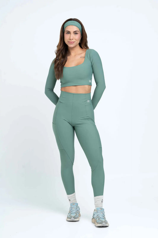 Calça Classic Verde Eucalipto com compressão com bolso (Leve defeito)