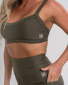 Top Fitness Flow Verde Musgo (Leve Defeito)
