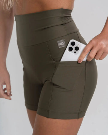 Short Bike Verde Musgo compressão s/ costura frontal